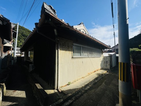 detached 串本町田並